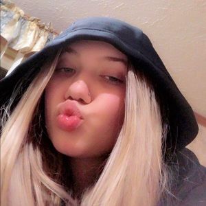 Meet your Posher, Shelby